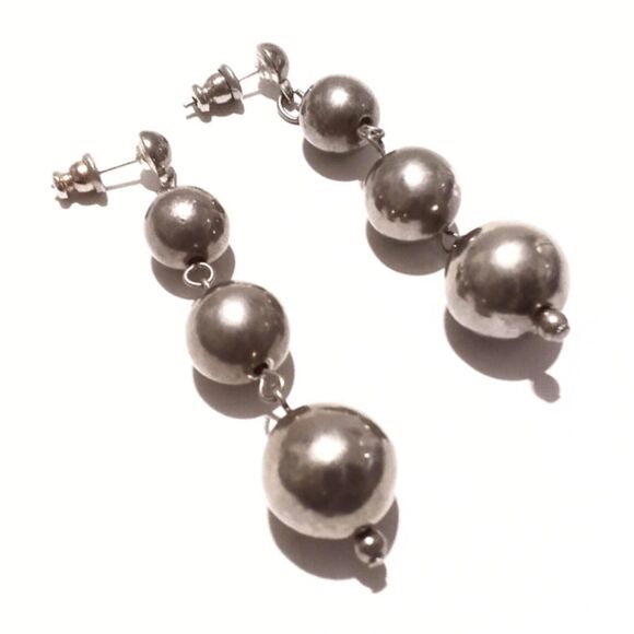 Vintage Silver Tone Triple Ball Drop Pierced Earrings Retro Chic 2.5” - Picture 6 of 6